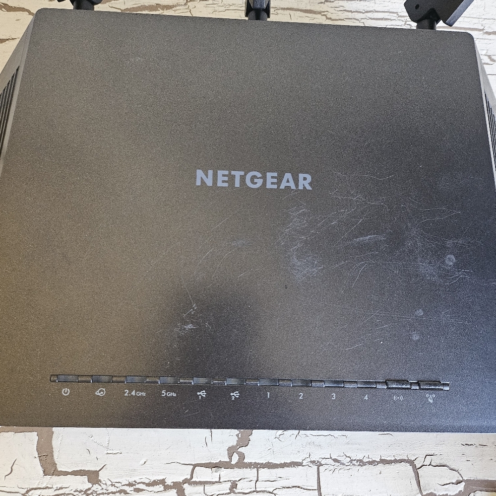 Netgear Nighthawk AC1900 Smart Wifi Router Model R7000 - Picture 3 of 5